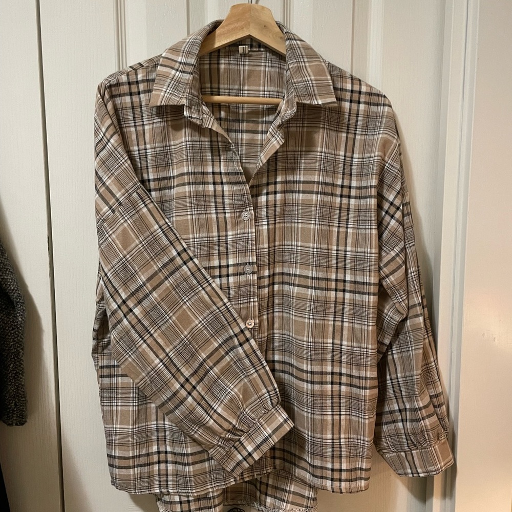 BEIGE BUTTON DOWN SHIRT
